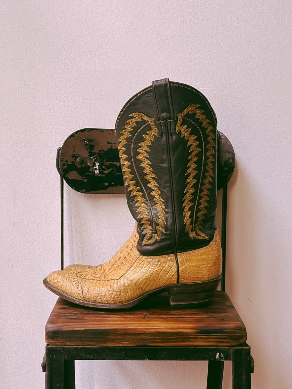 Vintage Custom-Made Alligator Cowboy Boots | Size 11D
