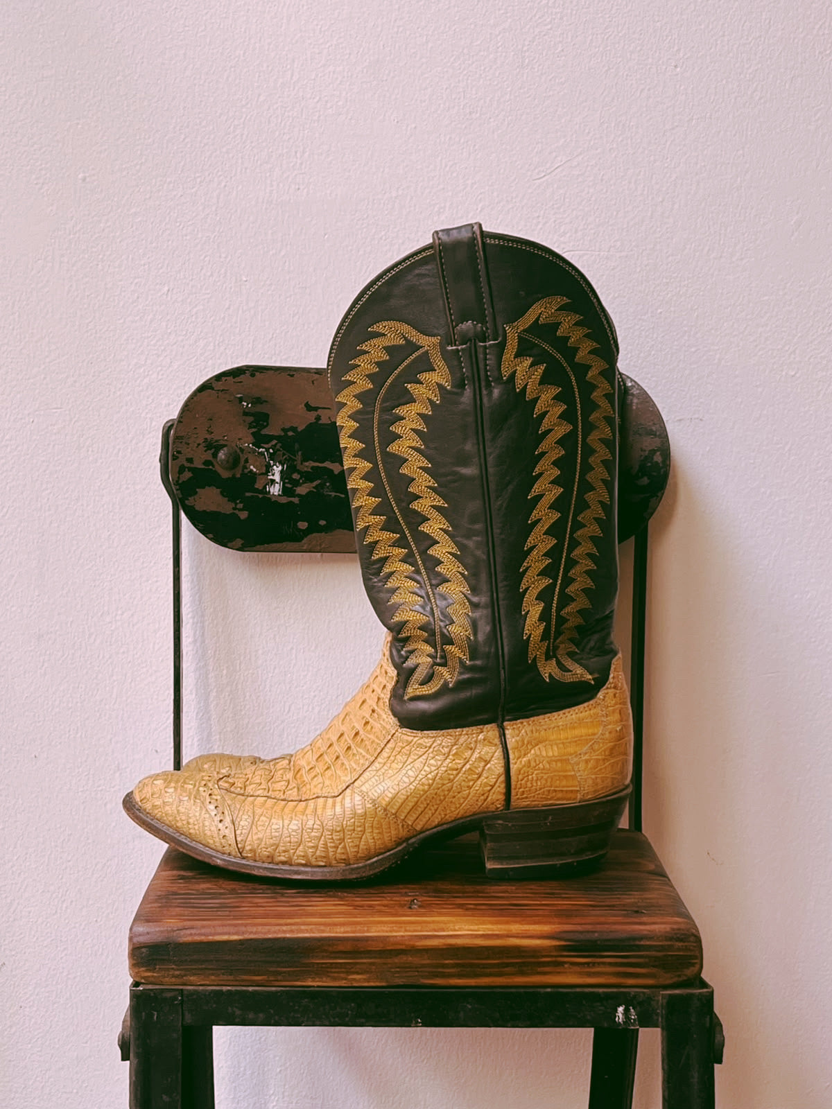 Vintage Custom-Made Alligator Cowboy Boots | Size 11D